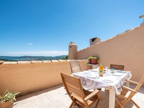 Outdoor dining - Village de Silhouette by Interhome (Grimaud)