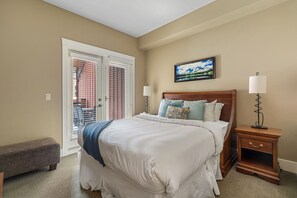 2 Schlafzimmer, Zimmersafe, Schreibtisch, Bügeleisen/Bügelbrett