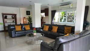 Unclassified image, 5 of 30, button - Pool Villa Pattaya - ViewPoint 2 (Pattaya)