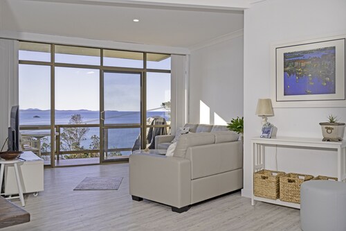 Nobby's 9 - Amazing Ocean Views