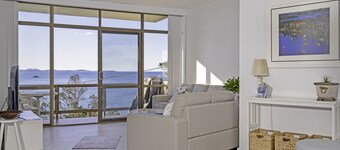 Nobby's 9 - Amazing Ocean Views
