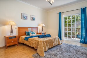 4 bedrooms, iron/ironing board, free WiFi, bed sheets