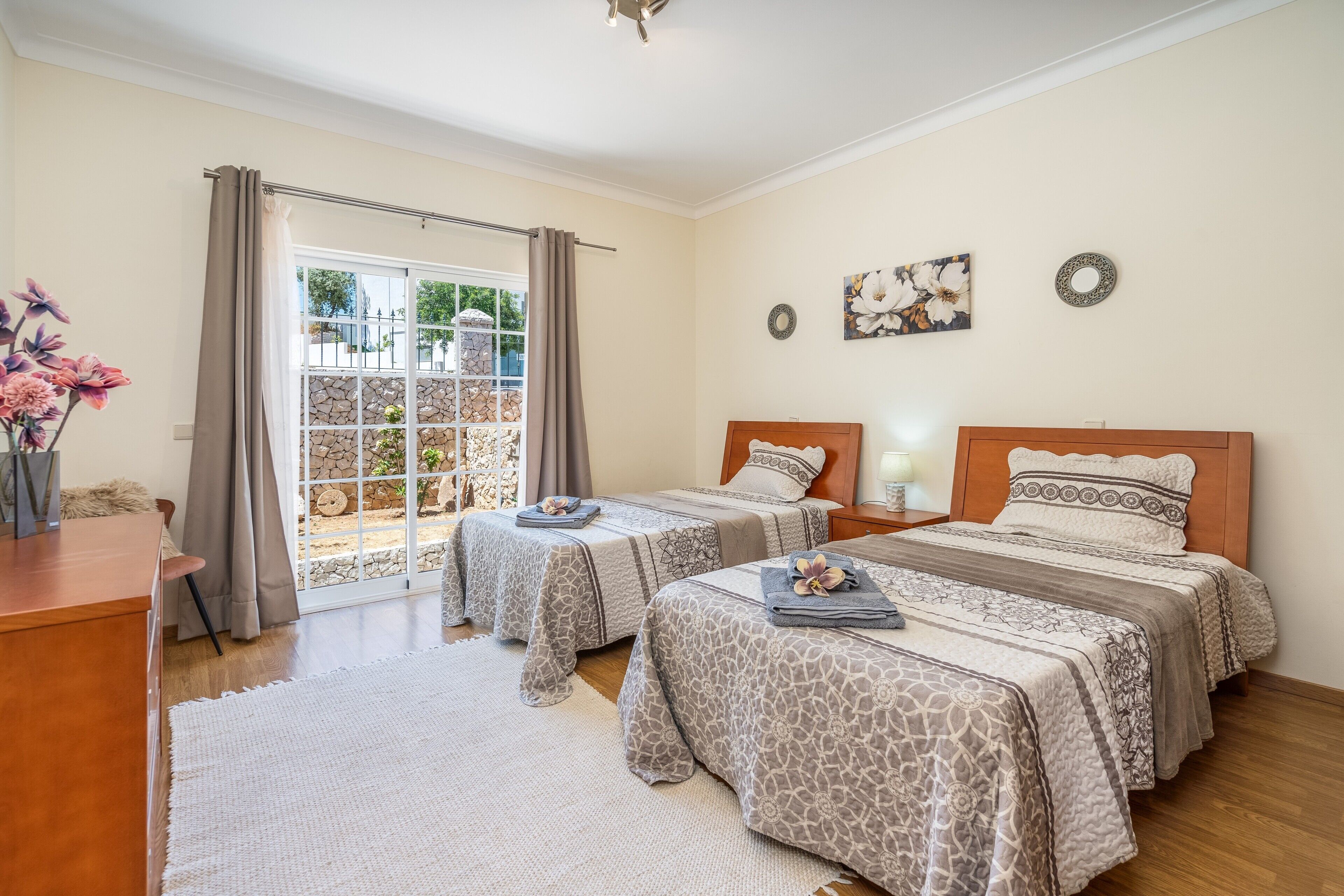 4 bedrooms, iron/ironing board, free WiFi, bed sheets