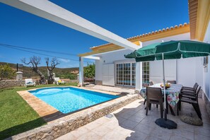 Pool - Villa "Casa Village" with Mountain View, Wi-Fi, Garden, Balcony, Terrace & Pool (Mexilhoeira Grande Algarve)