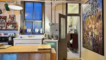 Refrigerador, horno, placa de cocina, cafetera/tetera