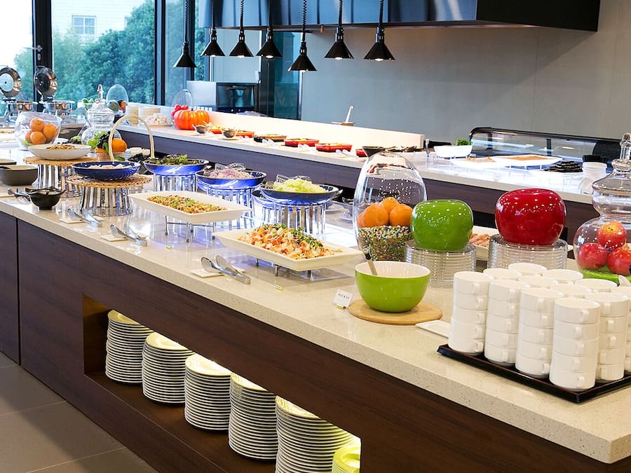 Se ofrece un desayuno bufé todos los días (por un coste adicional)