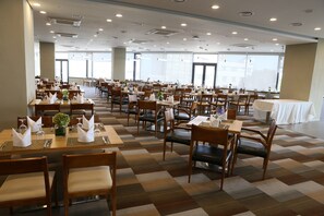 Daily buffet breakfast (KRW 15000 per person) - Jeju Hotel the M (Seogwipo)