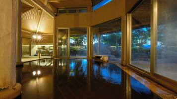 Separate bathtub and shower, hair dryer, slippers, electronic bidet