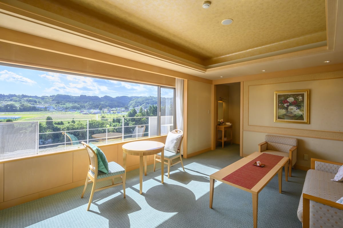 Deluxe twin room with bath, Mogamigawa River view, Non Smoking | 1 bedroom, premium bedding, in-room safe, desk