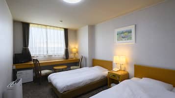 Twin Room, Non Smoking | In-room safe, desk, free WiFi