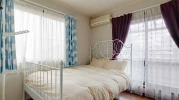4 bedrooms, desk, free WiFi