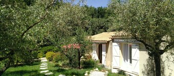Lovely Mazet with shared, heated, secure swimming pool