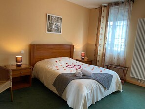 Egyptian cotton sheets, premium bedding, down comforters - Le Tosny (Epaignes)