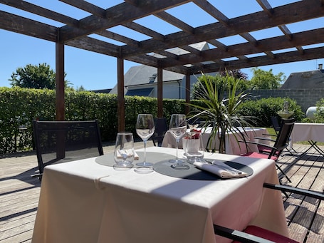 Terrace/patio. Le Tosny