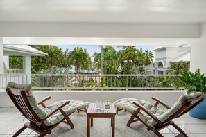 Poolside Alamanda Beachfront Resort 88 | Balcony