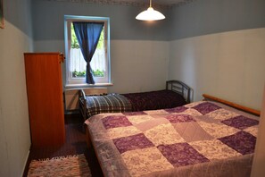 1 chambre, lit parapluie, draps fournis
