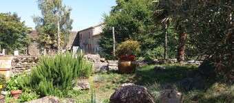 House annexe  and garden 30 minutes from Puy du Fou and beaches