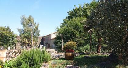 House annexe and garden 30 minutes from Puy du Fou and beaches