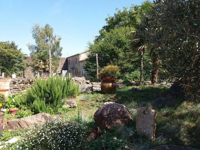 House annexe  and garden 30 minutes from Puy du Fou and beaches