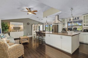 Fridge, microwave, stovetop, dishwasher