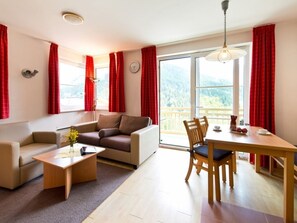 Apartment (4-persoonsappartement) | Living room | Table tennis - Landal Rehrenberg (Viehhofen)