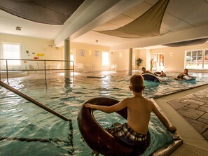 Kolam renang tertutup