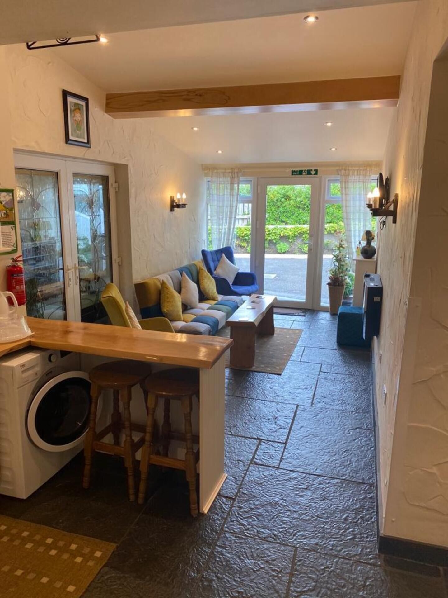 Rumah, Beberapa Tempat Tidur | Ruang keluarga | Televisi 30-inci dengan saluran TV digital