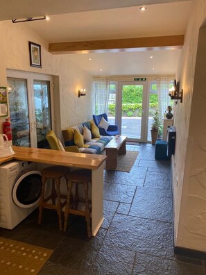 Casa, letti multipli | Soggiorno | TV 30 pollici con canali digitali