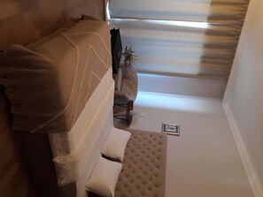 1 chambre, bureau, fer et planche à repasser, Wi-Fi