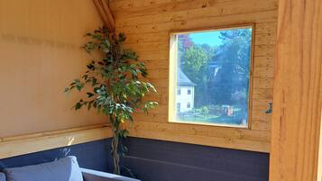 Smart-TV, Bücher, Stereoanlage