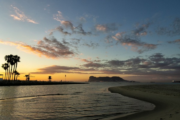 Pantai di sekitar dan 3 bar pantai