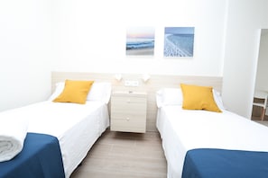 Standard Twin Room - Hostal Palmones (Los Barrios)