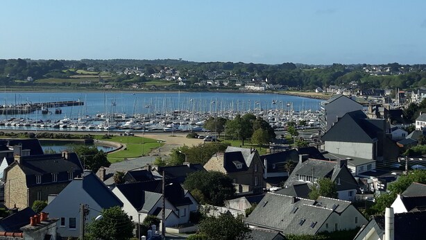 A marina with numerous boats docked, surrounded by residential buildings with varied architecture. - Apartment with panoramic sea view over the bay of Perros Guirec (Perros Guirec)