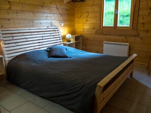 3 slaapkamers, een strijkplank/strijkijzer, reisbedje, gratis wifi