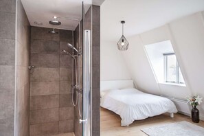 Bathtub, hair dryer