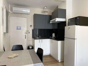 Fridge, microwave, stovetop, toaster