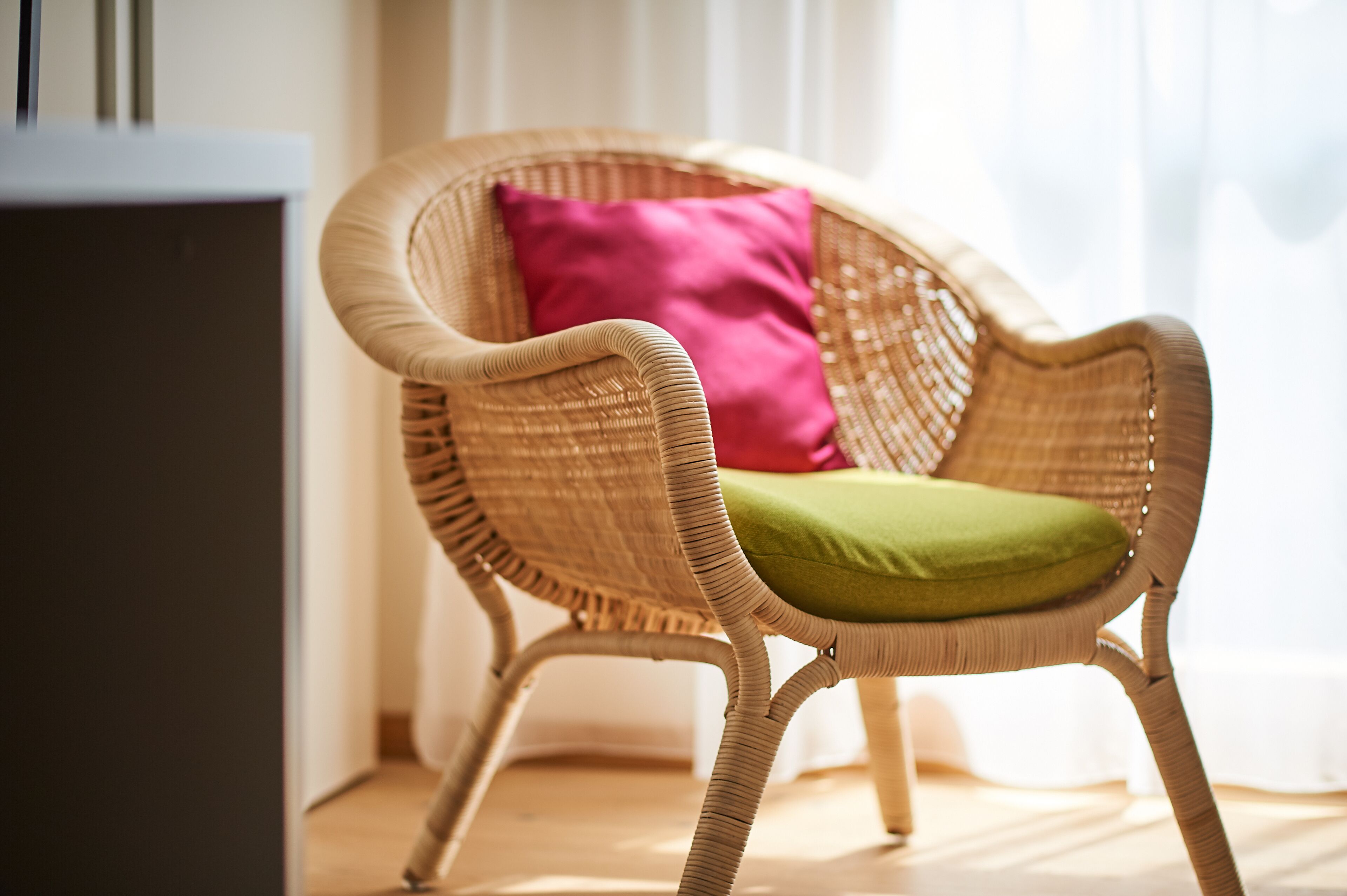 flat-screen tv, pay films