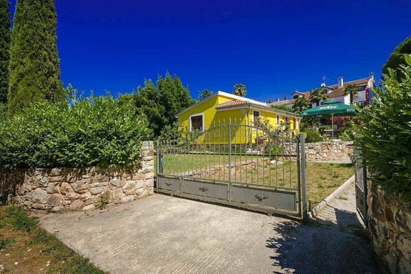 Entrée de l’hébergement