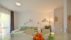 Apartment (A1) | Living room - Apartment Zlatna (Umag)