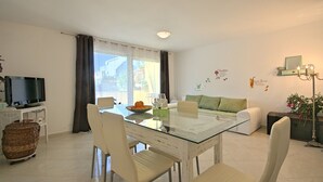 Apartment (A1) | Living room - Apartment Zlatna (Umag)