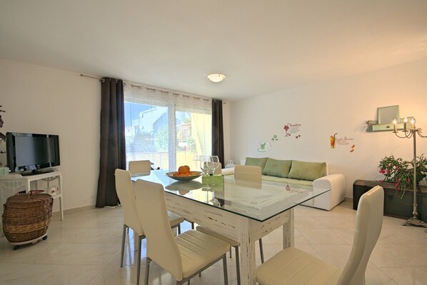 Apartment (A1) | Living room
