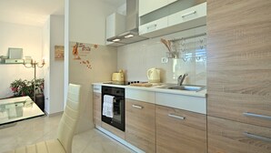 Apartment (A1) | Private kitchen - Apartment Zlatna (Umag)