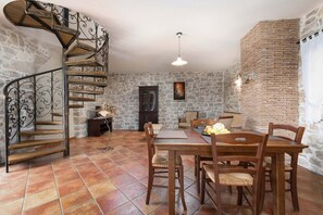 House | Dining room
