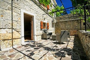Terrace/patio - Villa David (Tinjan)