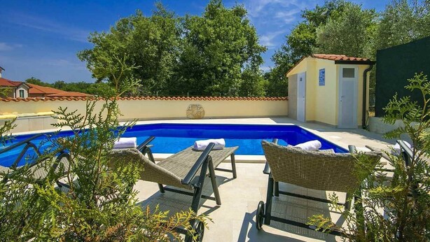 Pool - Apartments Daris (Buje)
