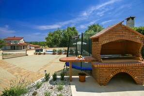 BBQ/picnic area - Apartments Daris (Buje)