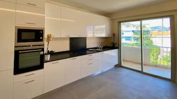 Deluxe-Apartment | Eigene Küche | Mini-Kühlschrank, Mikrowelle, Herdplatte, Espressomaschine