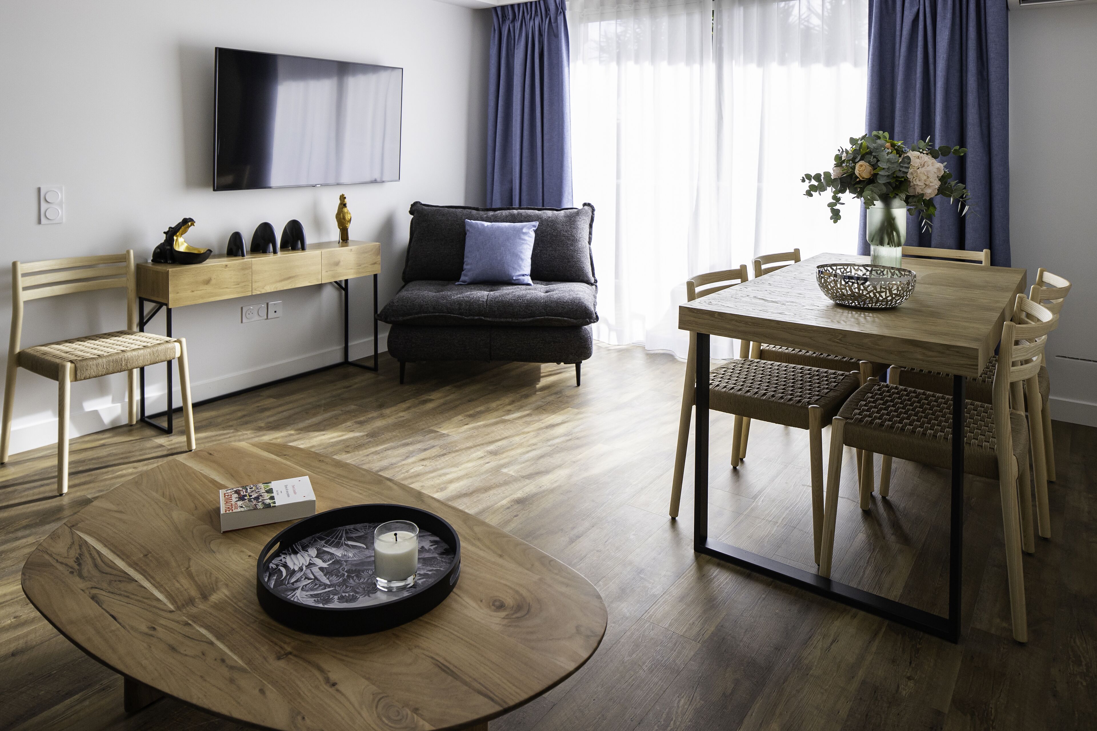 Deluxe suite | Woonruimte | Flatscreentelevisie