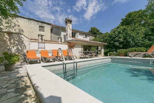 Pool | Outdoor pool