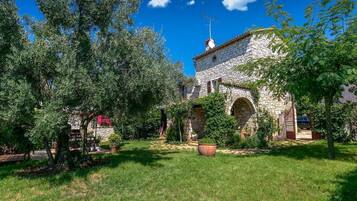 Khuôn viên nơi lưu trú